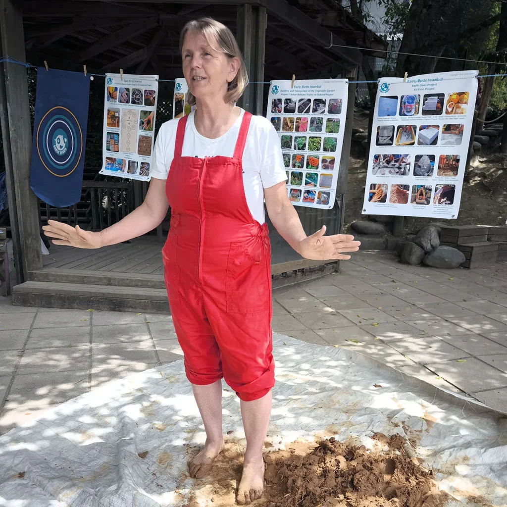 Regina Kruse-Özçelik presentiert auf dem OELC-Kongress den Micro-Farming workshop